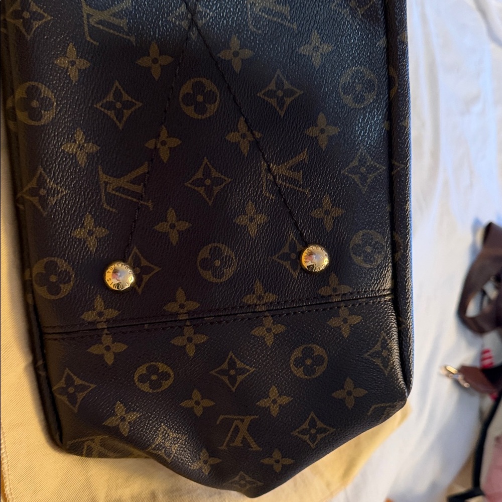 Louis Vuitton Monogram Canvas Detail - Brown with Gold Hardware - Picture 6 of 16